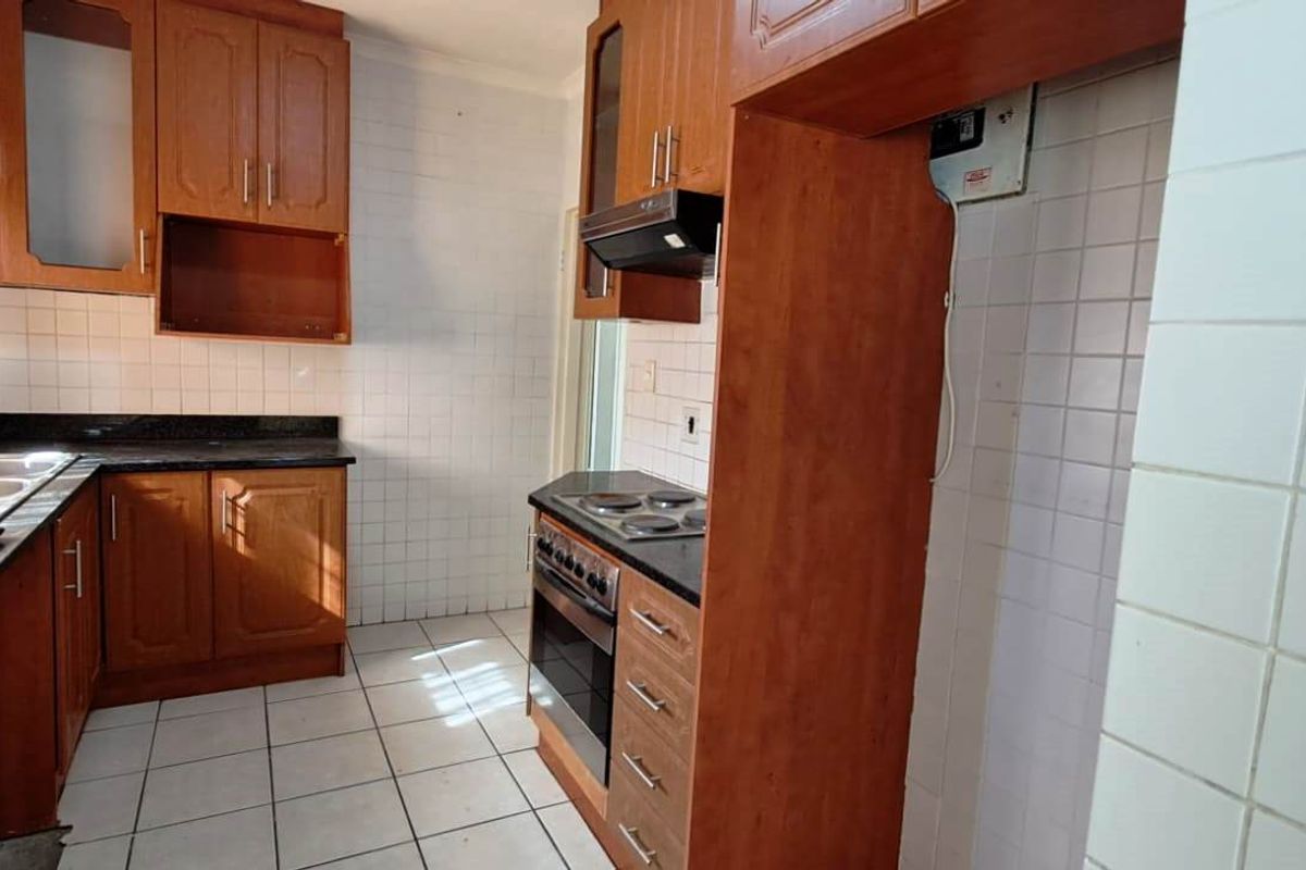 3 BED 1 BATH HOUSE WITH GARAGE FOR SALE - Photo 5