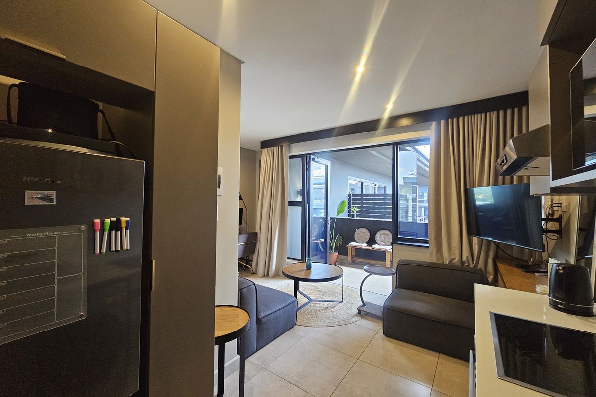 Modern One-Bedroom Fully Furnished Apartment with Sandton Skyline Views - Photo 3