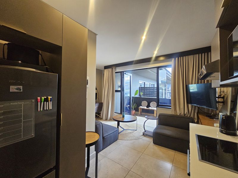 Modern One-Bedroom Fully Furnished Apartment with Sandton Skyline Views - Photo 3
