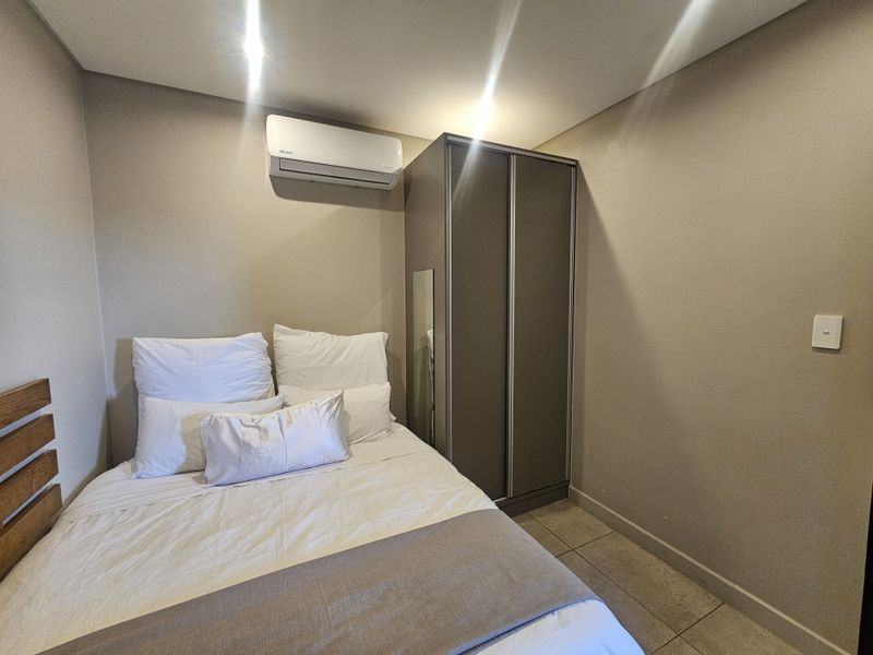 Modern One-Bedroom Fully Furnished Apartment with Sandton Skyline Views - Photo 9