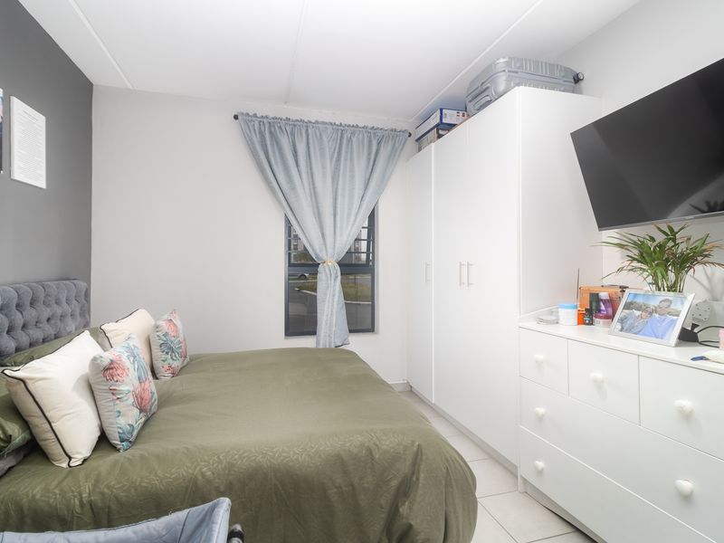 Neat 2 Bedroom Ground floor Apartment in a secure complex - Photo 7