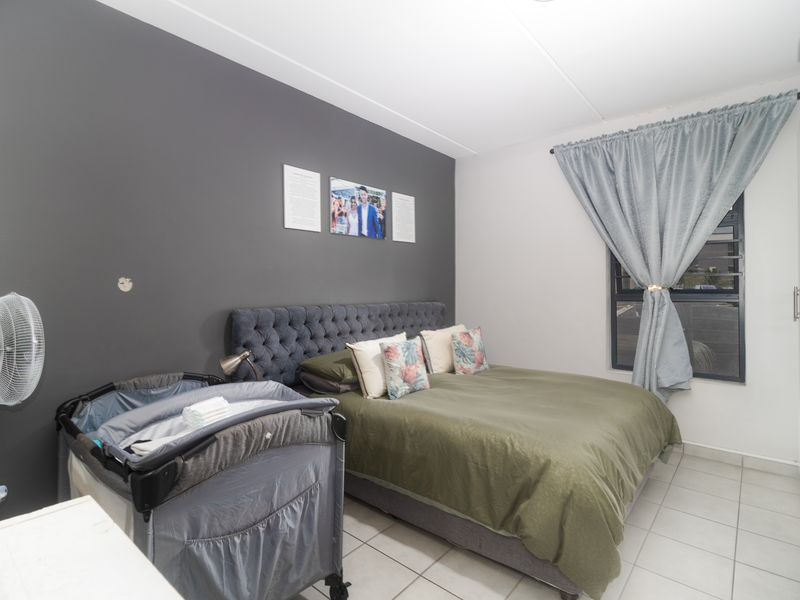 Neat 2 Bedroom Ground floor Apartment in a secure complex - Photo 8