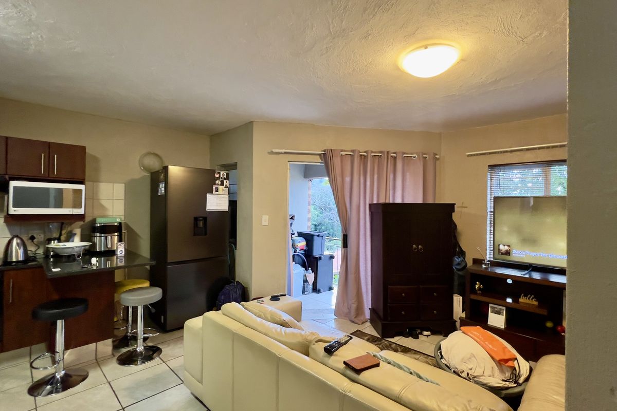 2 Bedroom Ground floor Apartment In Prestige Area - Photo 4