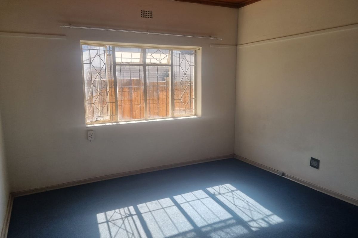 4-Bedroom House with Lapa & Swimming Pool - Photo 5