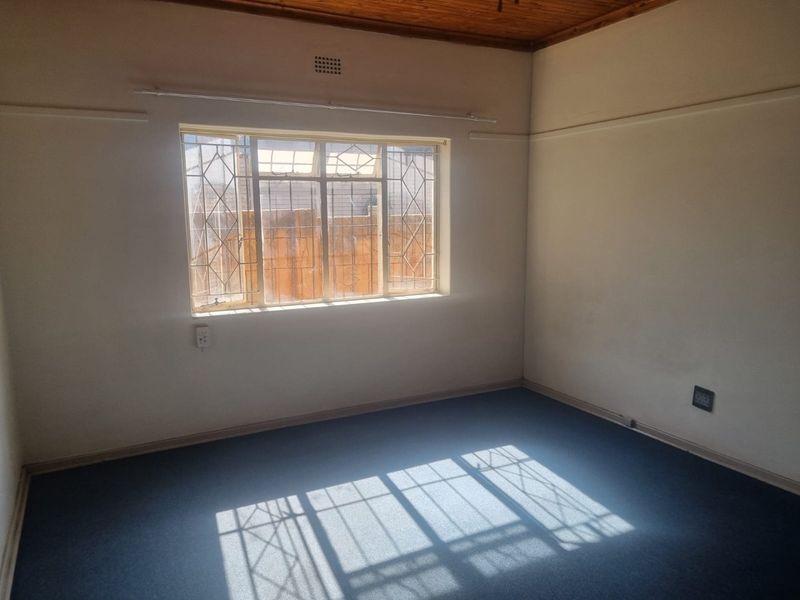 4-Bedroom House with Lapa & Swimming Pool - Photo 5