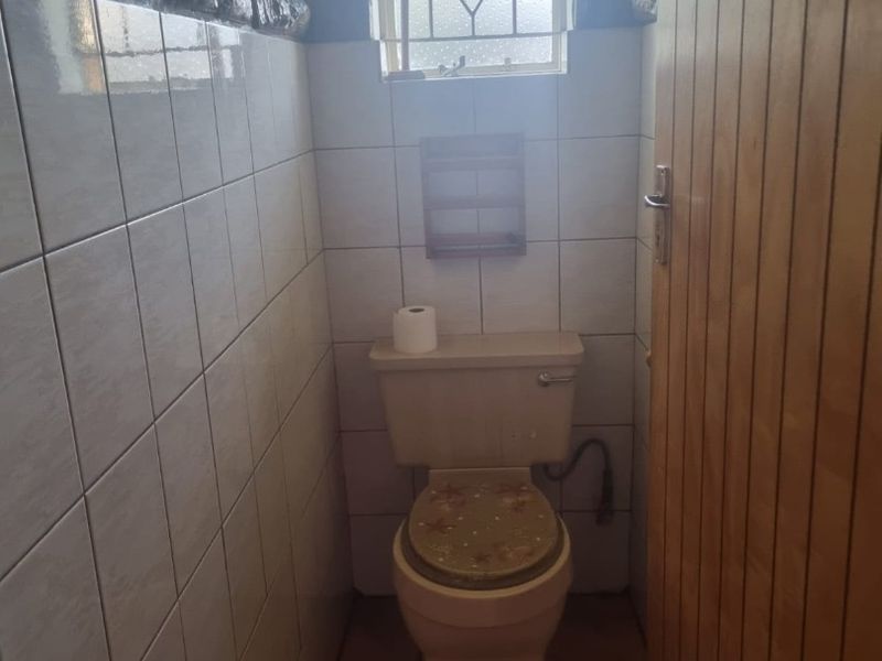 4-Bedroom House with Lapa & Swimming Pool - Photo 9