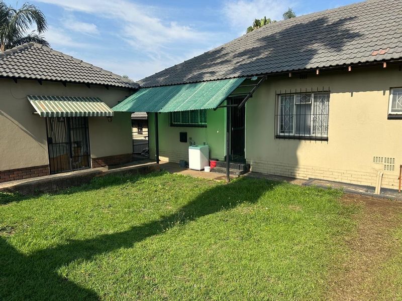 4-Bedroom House with Lapa & Swimming Pool - Photo 6