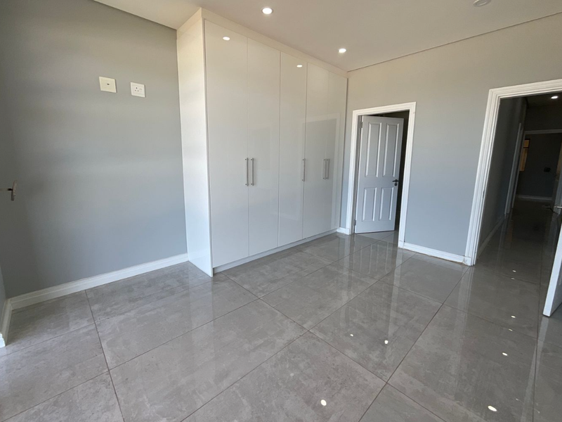 Modern Beachfront Apartment with Uninterrupted Sea Views - Excellent Investment Opportunity - Photo 9