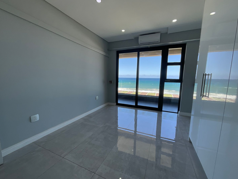 Modern Beachfront Apartment with Uninterrupted Sea Views - Excellent Investment Opportunity - Photo 2