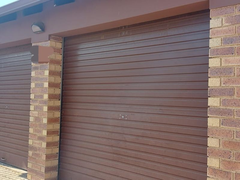 Elegant 3-Bedroom Double Garage Cluster in Prestigious Clayville! - Photo 4