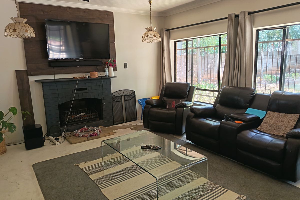 Double storey family home in Central Meyerton - Photo 2