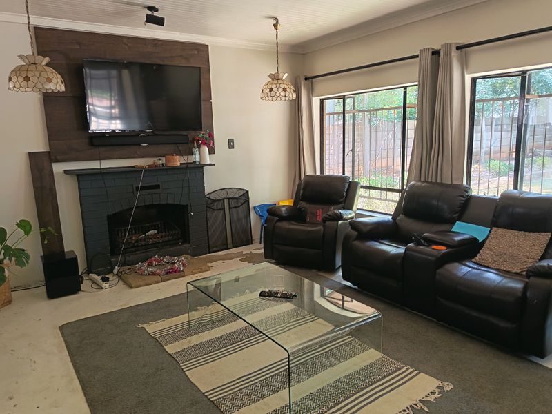 Double storey family home in Central Meyerton - Photo 2