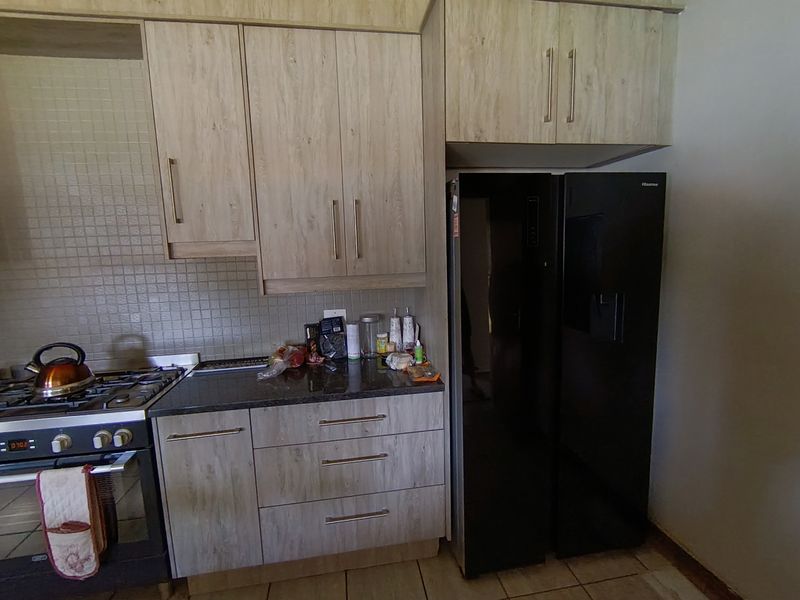 Double storey family home in Central Meyerton - Photo 8