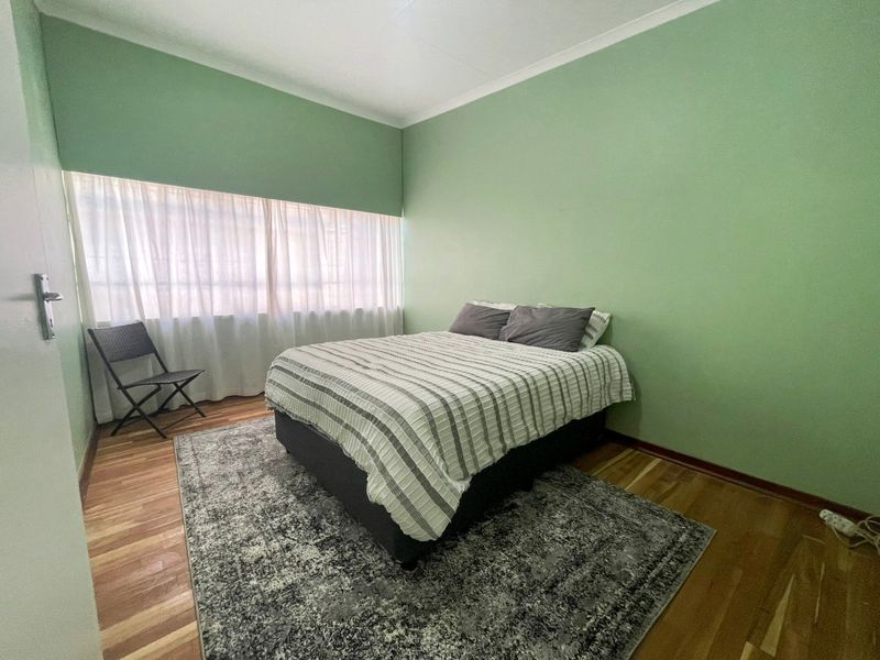 Immaculate Family Home - Photo 9