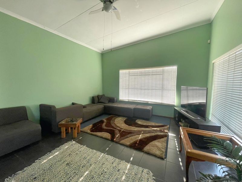 Immaculate Family Home - Photo 4