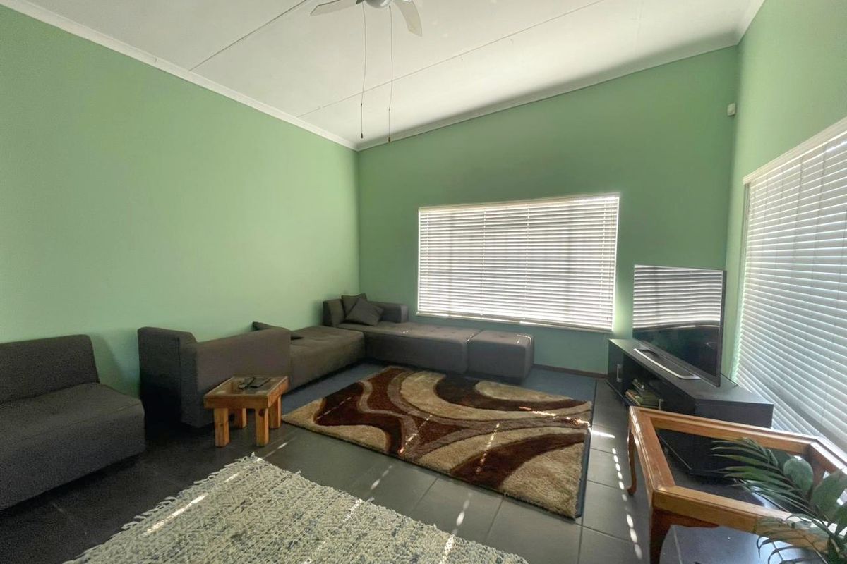 Immaculate Family Home - Photo 4