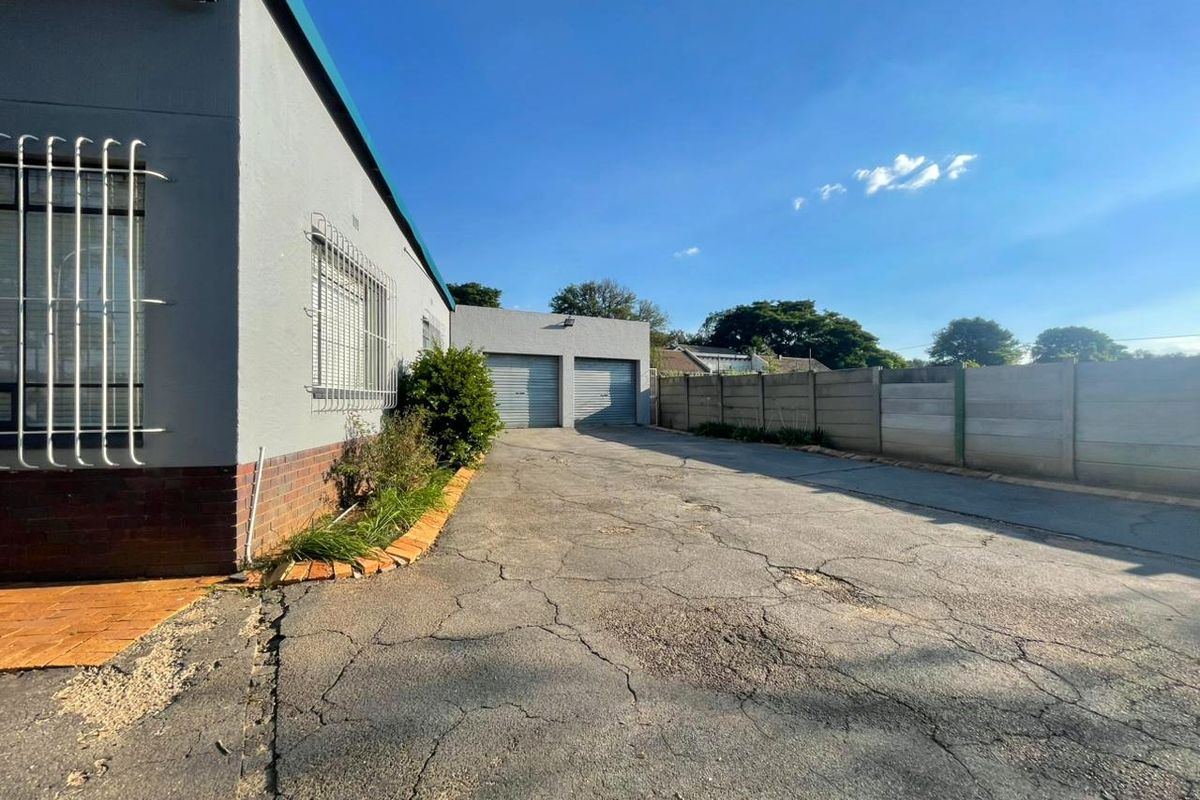 Immaculate Family Home - Photo 2