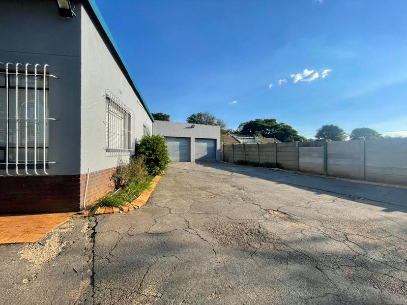 Immaculate Family Home - Photo 2