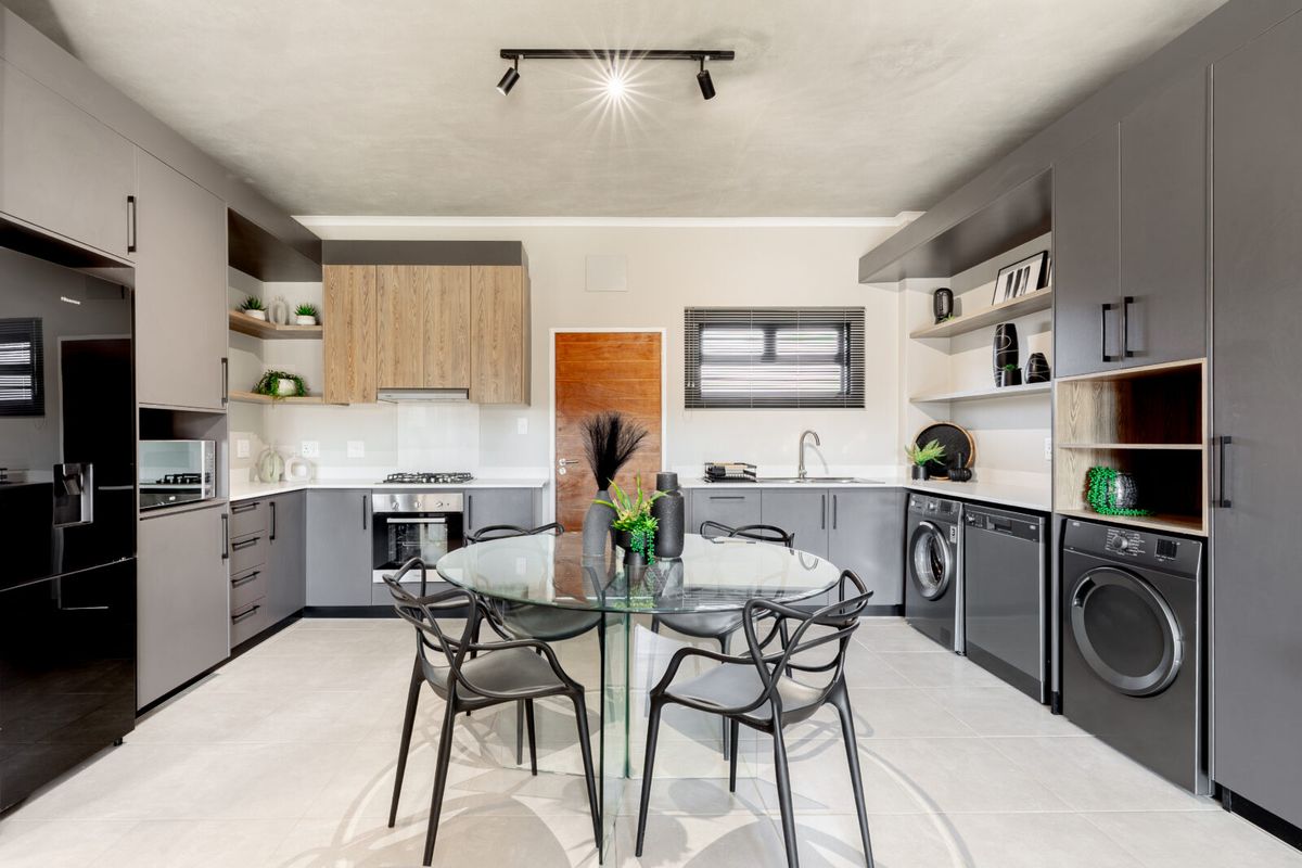 Modern Living at its finest - Photo 2