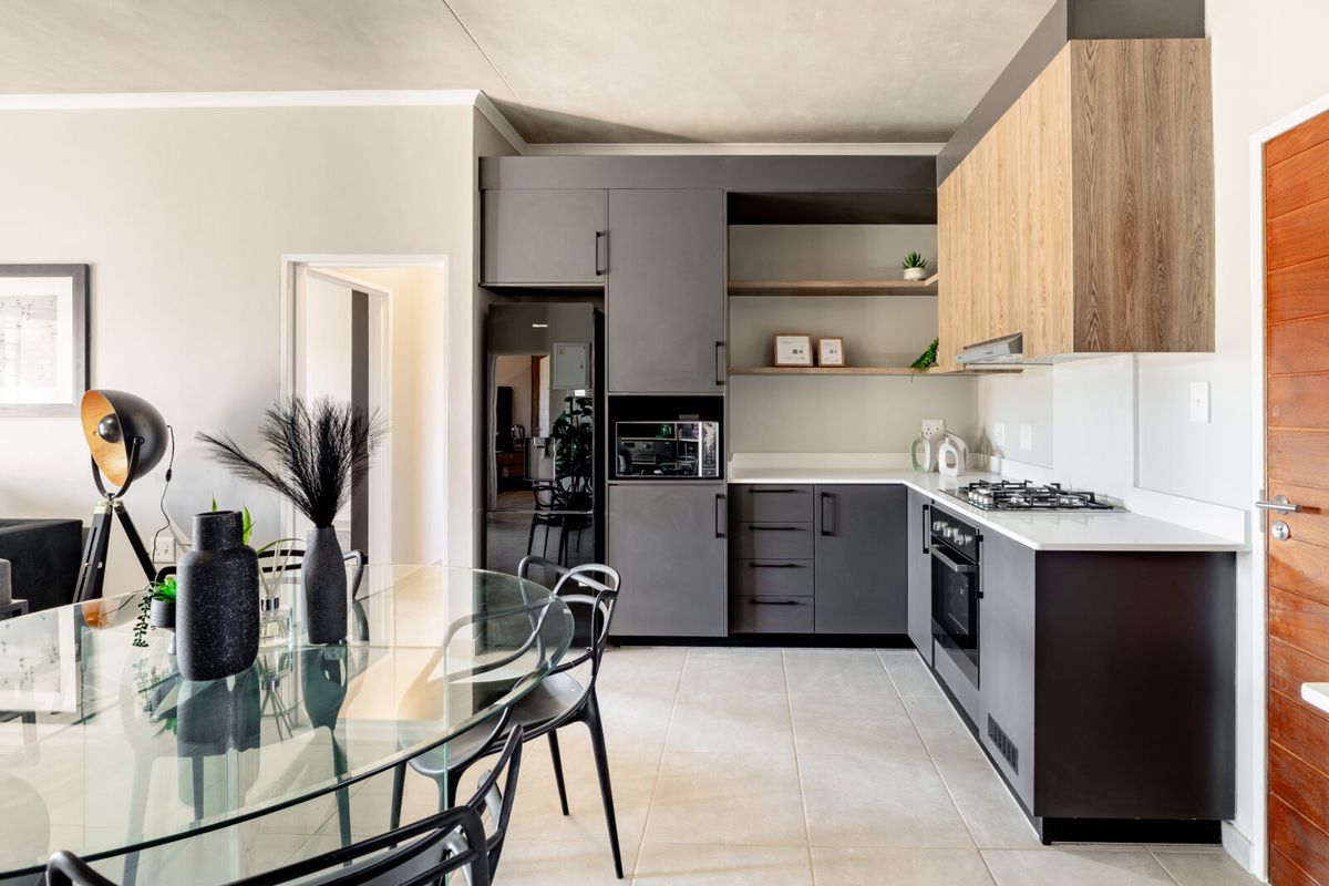 Modern Living at its finest - Photo 4