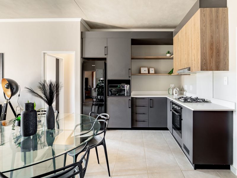 Modern Living at its finest - Photo 4