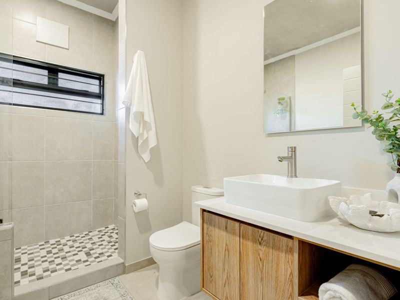 Modern Living at its finest - Photo 10