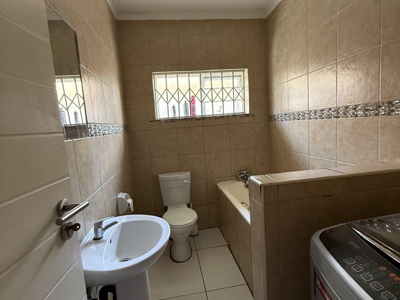 Townhouse Rental Monthly In Witbank - Photo 7