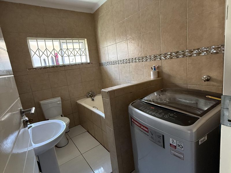 Townhouse Rental Monthly In Witbank - Photo 6