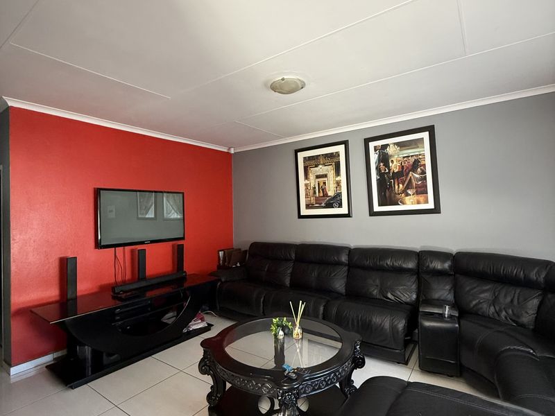 Townhouse Rental Monthly In Witbank - Photo 2