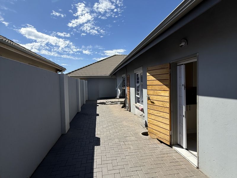 Townhouse Rental Monthly In Witbank - Photo 10