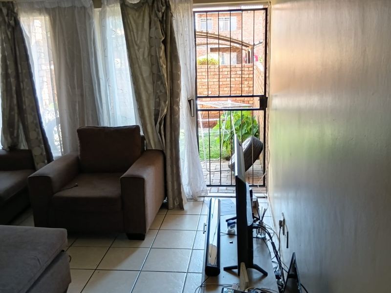 2 Bedroom 1 Bathroom Ground floor unit for sale - Photo 3