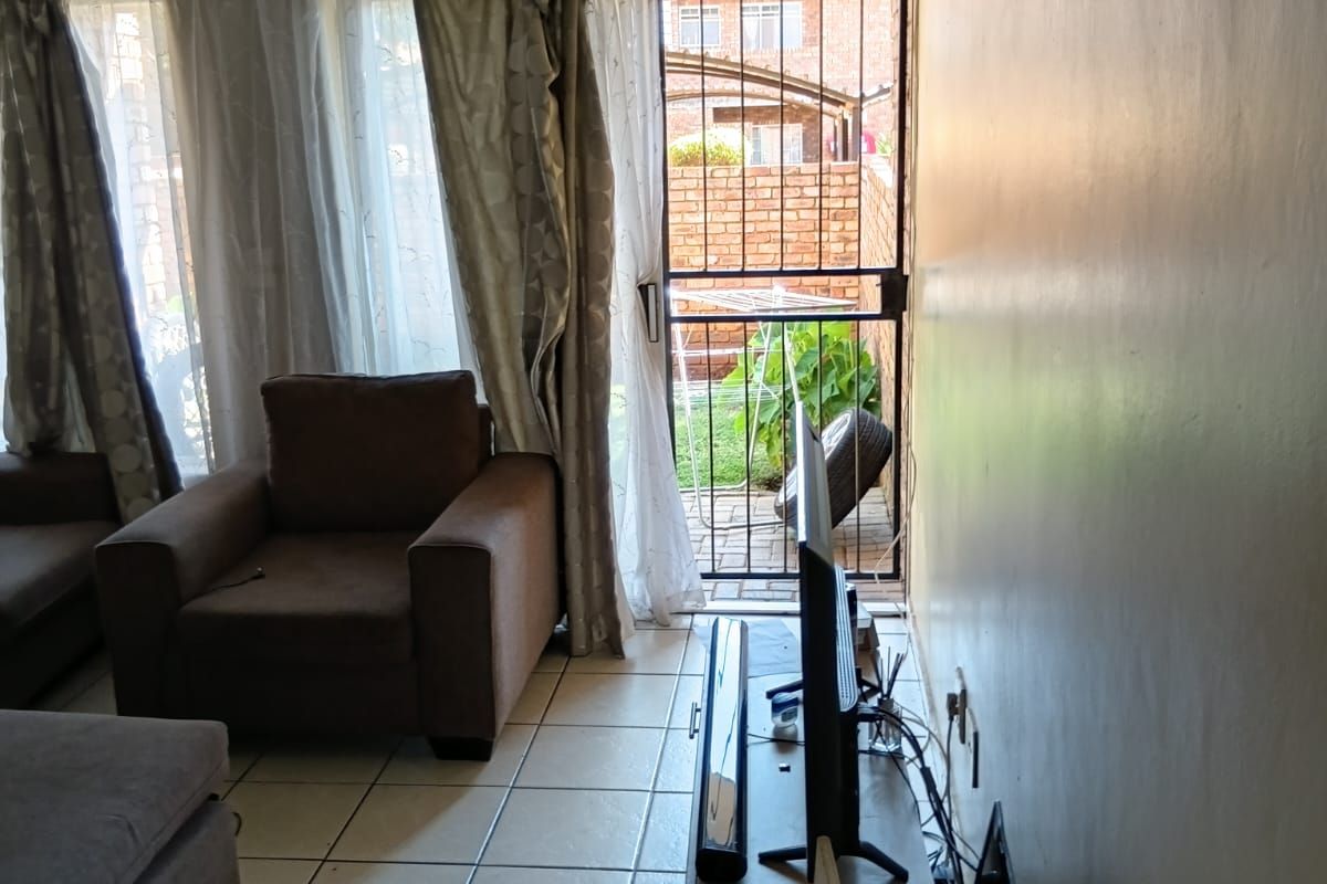 2 Bedroom 1 Bathroom Ground floor unit for sale - Photo 3