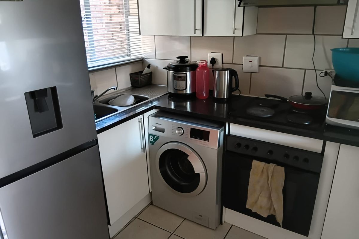 2 Bedroom 1 Bathroom Ground floor unit for sale - Photo 4