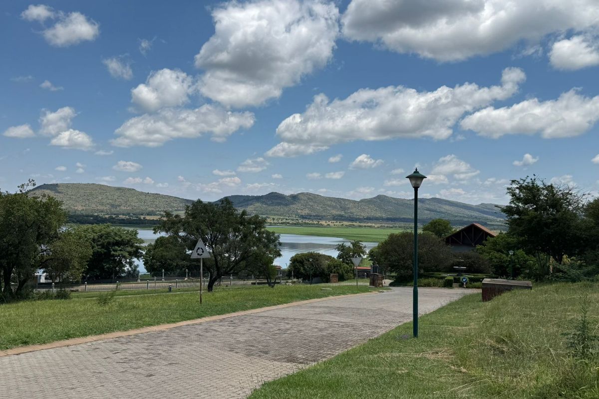 Prime 715sqm Vacant Land in Kosmos Estate – Sought-After Hartbeespoort Gem! - Photo 5