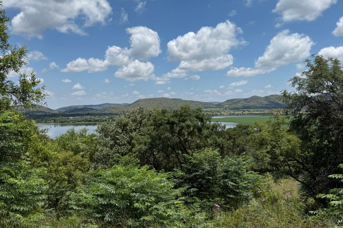 Prime 715sqm Vacant Land in Kosmos Estate – Sought-After Hartbeespoort Gem! - Photo 4