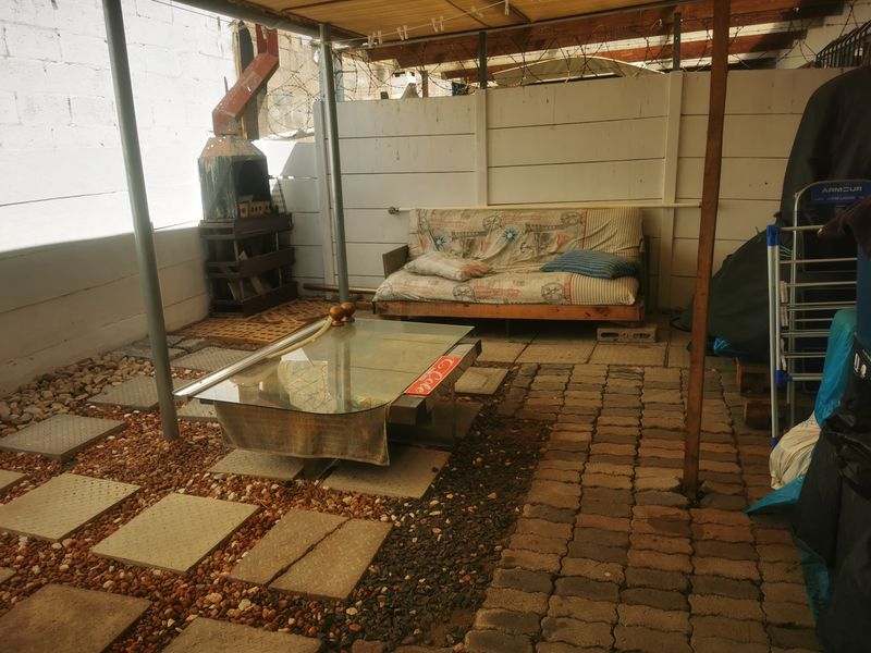 Two bedroom 1 bathroom is available - Photo 6