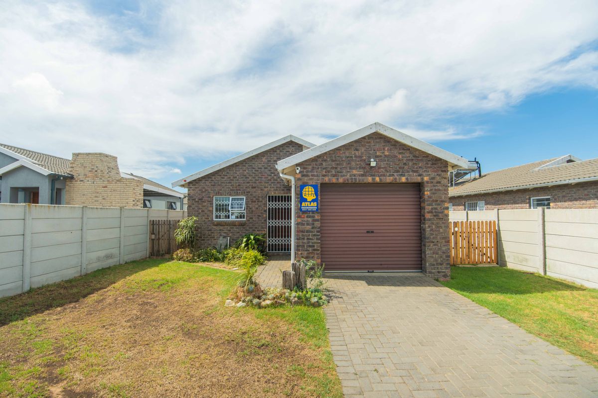 Move-In Ready 3-Bedroom Home with Excellent Security - Photo 2