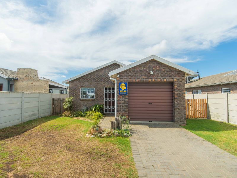 Move-In Ready 3-Bedroom Home with Excellent Security - Photo 2