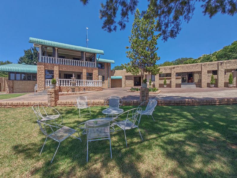 Investment Property in Lindequesdrift for Sale - House with Flatlets and charlets and Wedding Hall - Photo 7