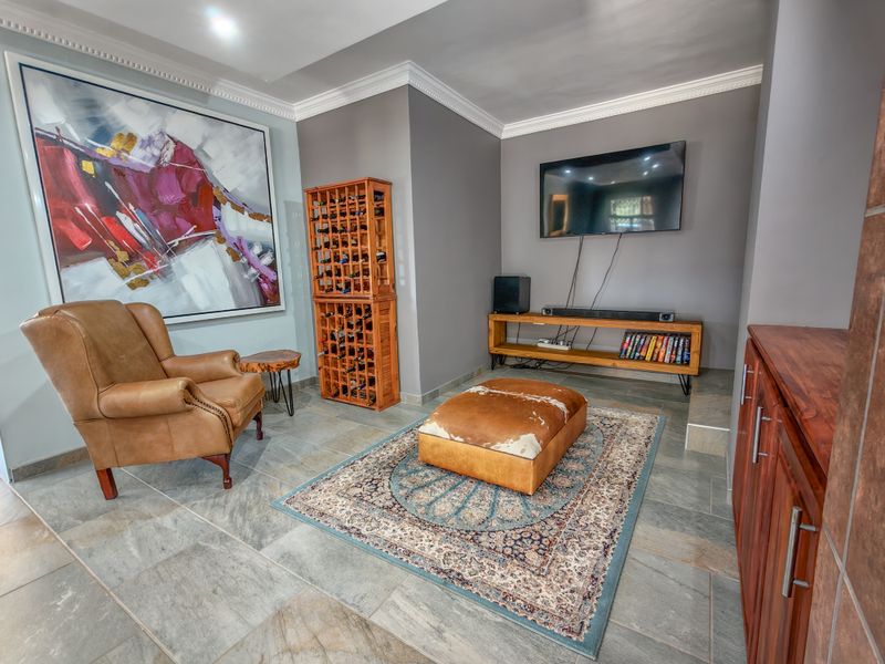 Investment Property in Lindequesdrift for Sale - House with Flatlets and charlets and Wedding Hall - Photo 9