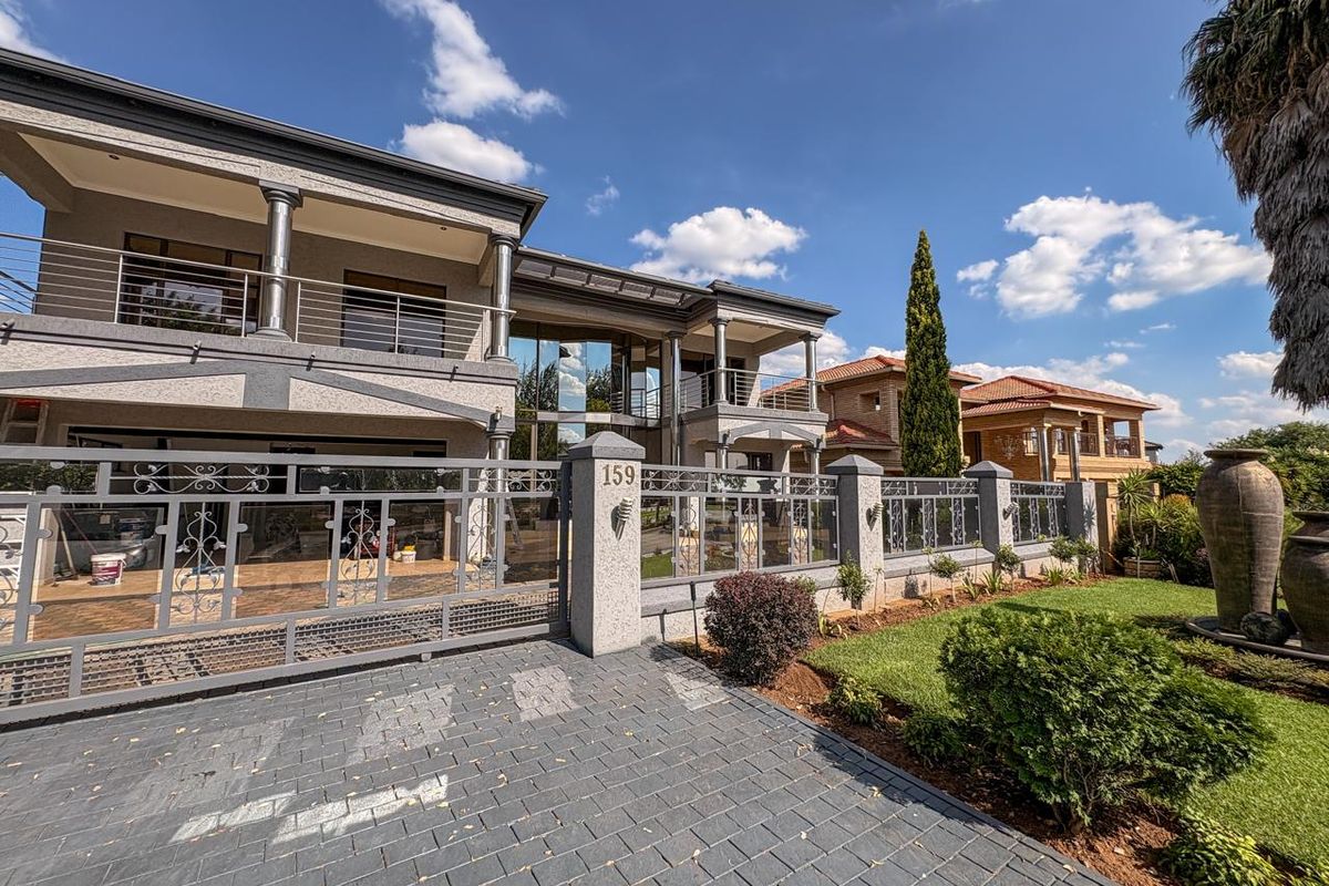 Newly Renovated Family Home in Helderwyk - Photo 2