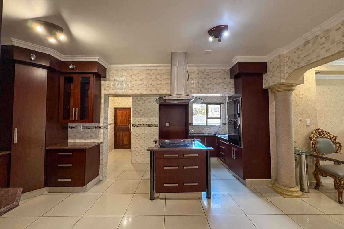 Newly Renovated Family Home in Helderwyk - Photo 5