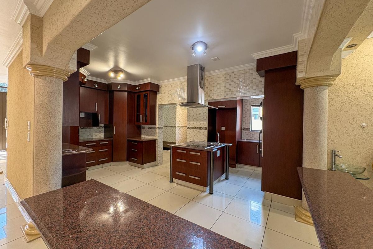 Newly Renovated Family Home in Helderwyk - Photo 4
