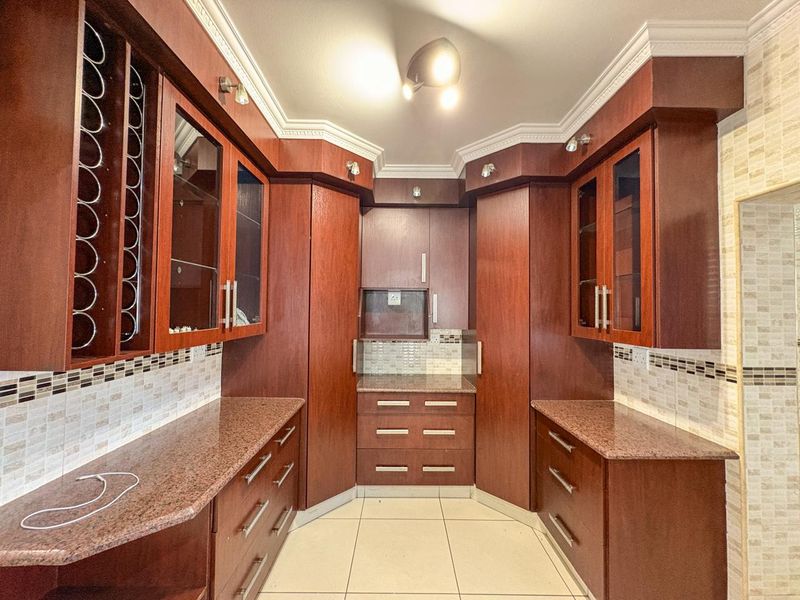 Newly Renovated Family Home in Helderwyk - Photo 6