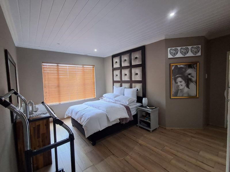 3-Bedroom 1st Floor Townhouse with Private Garden in Birchleigh - Photo 8