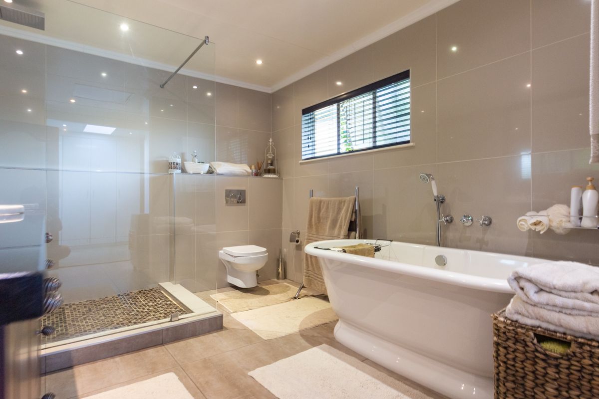 Beautiful character home in the sought after boomed koppie area of Boskruin. - Photo 3