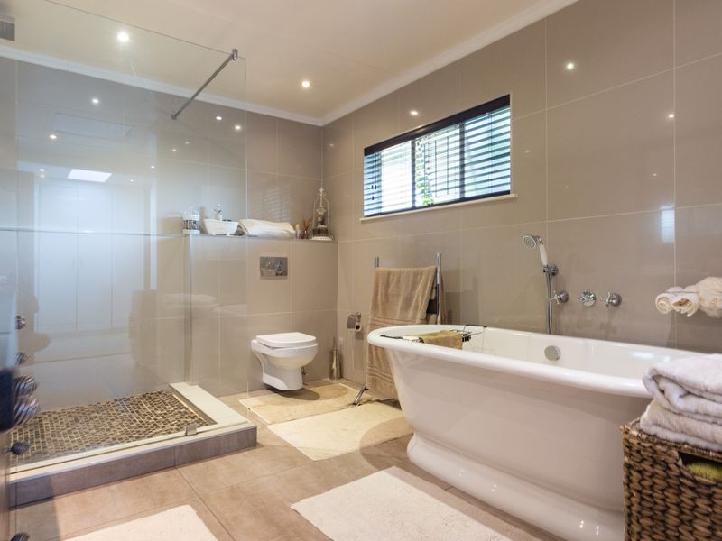 Beautiful character home in the sought after boomed koppie area of Boskruin. - Photo 3