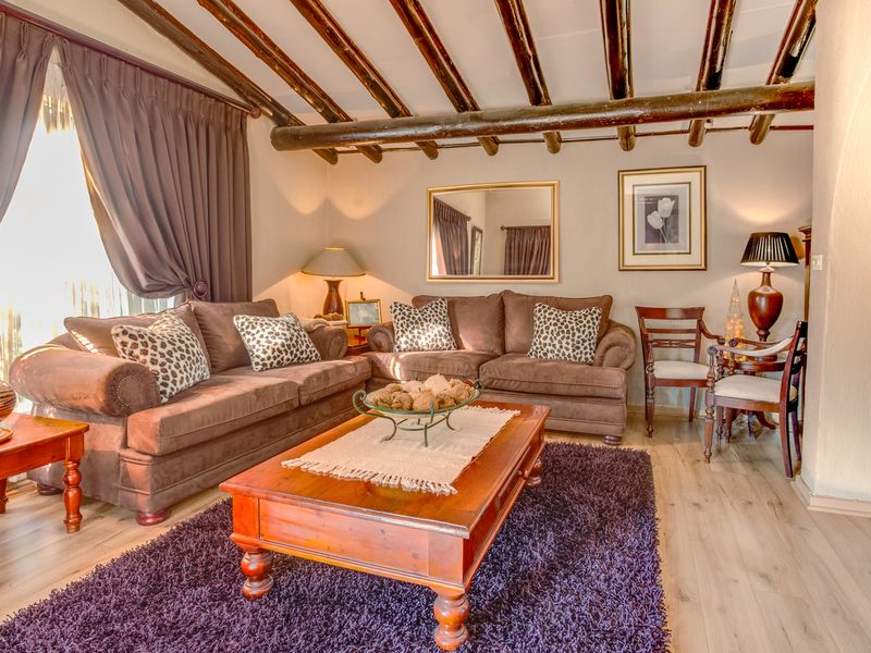 Beautiful character home in the sought after boomed koppie area of Boskruin. - Photo 7