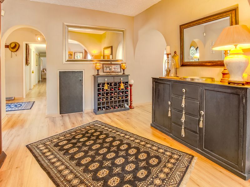 Beautiful character home in the sought after boomed koppie area of Boskruin. - Photo 6