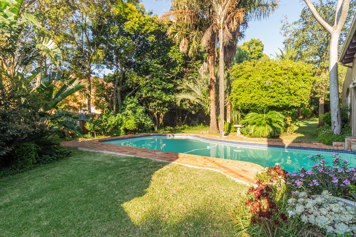 Beautiful character home in the sought after boomed koppie area of Boskruin. - Photo 4